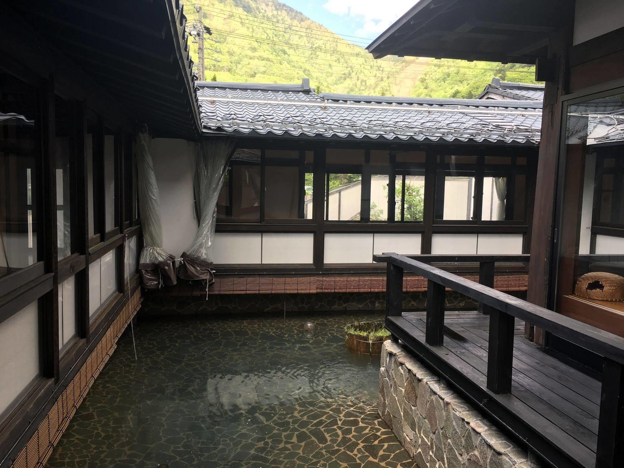 Okada Ryokan Warakutei Такаяма Экстерьер фото