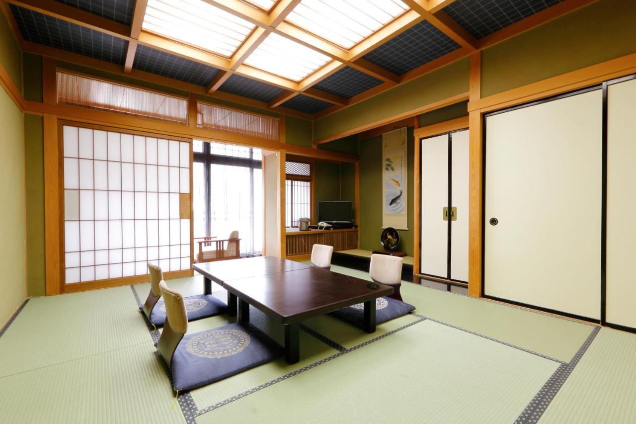 Okada Ryokan Warakutei Такаяма Экстерьер фото